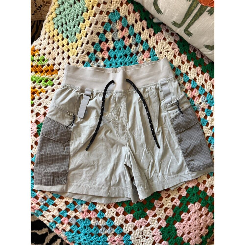 Lululemon Multi-Pocket Cargo High-Rise Hiking Short 5"